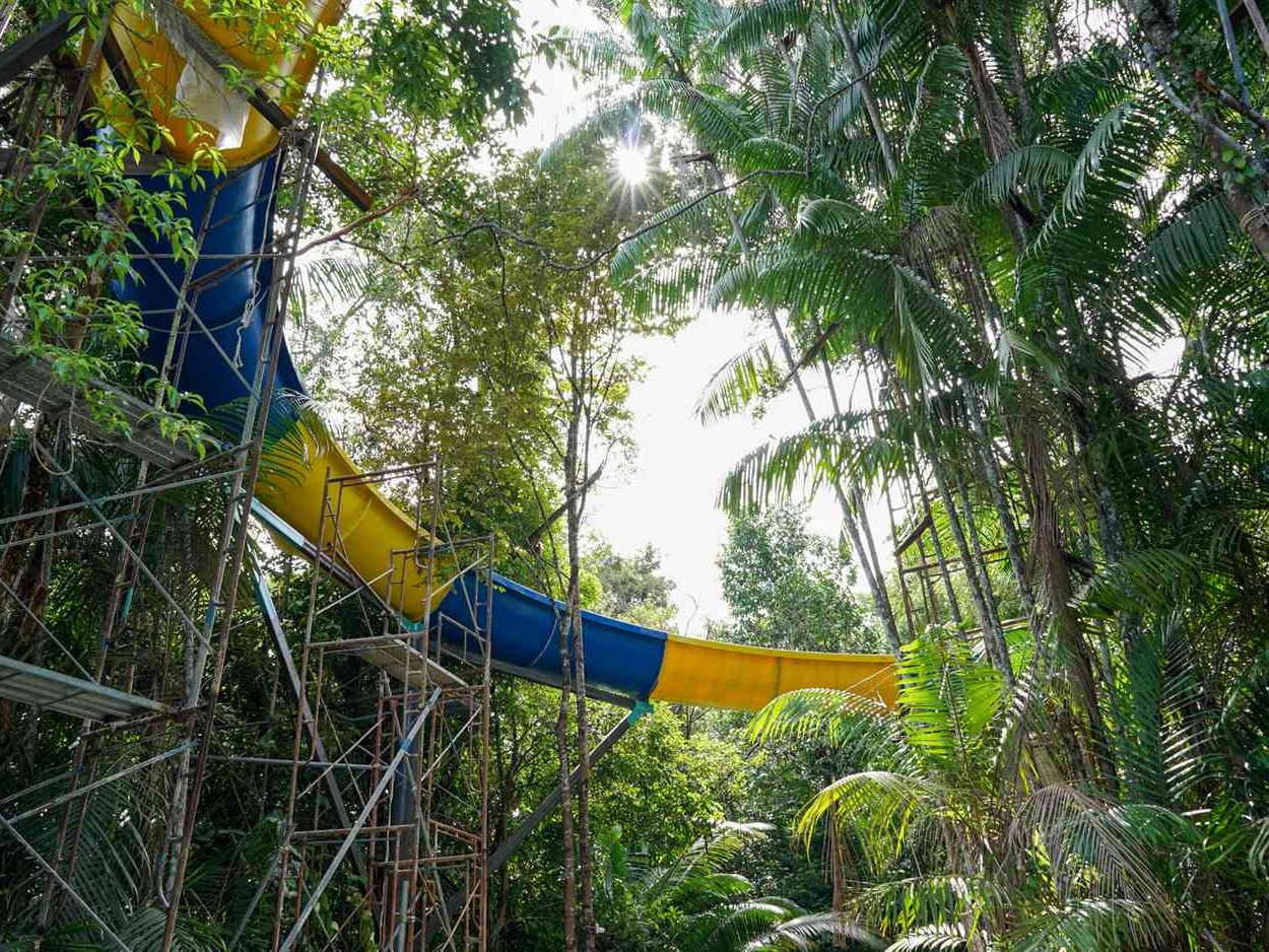 escape-waterslide-construction-LONGSLIDE0619-db716cb4b66840f79f4580b582ca3387.jpg